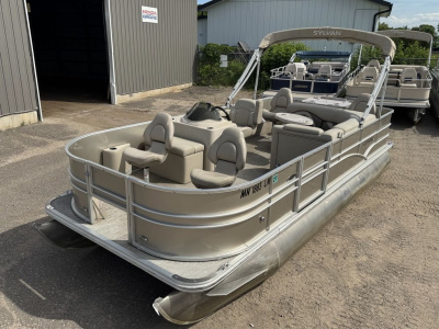 2016 Sylvan 820 4-PT Pontoon