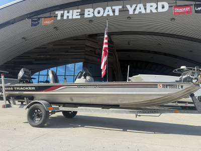 1997 Tracker 17 Aluminum Bass Boat