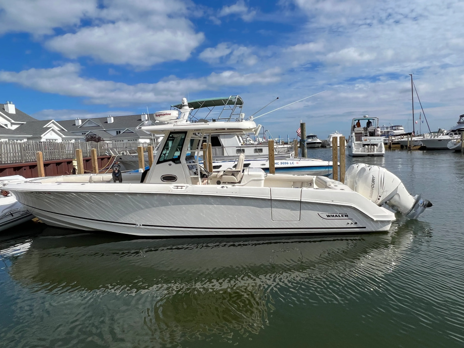 2018 Boston Whaler OUTRAGE 33 - For Sale at Bay City, MI 48708 - ID 593615