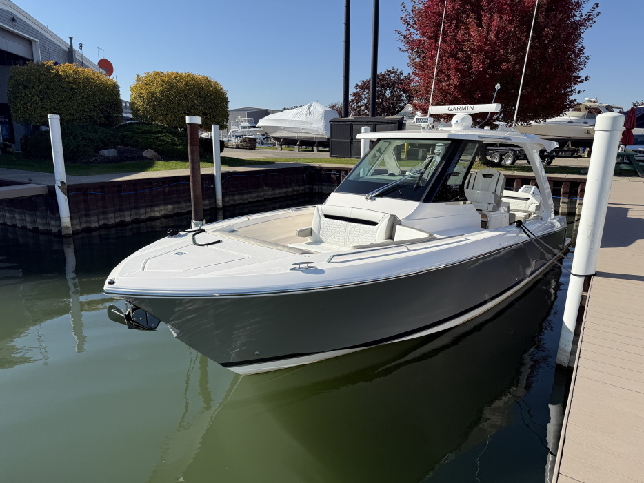 2025 Tiara 34LS - For Sale at Lakeside Marblehead, OH 43440 - ID 593617
