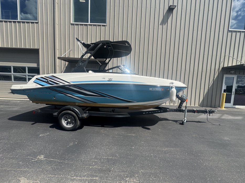 2023 Bayliner VR5 Bowrider I/O - For Sale at Detroit, MI 48238 - ID 593667