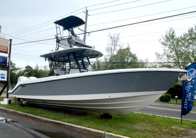 2025 Edgewater 340CC Center Console