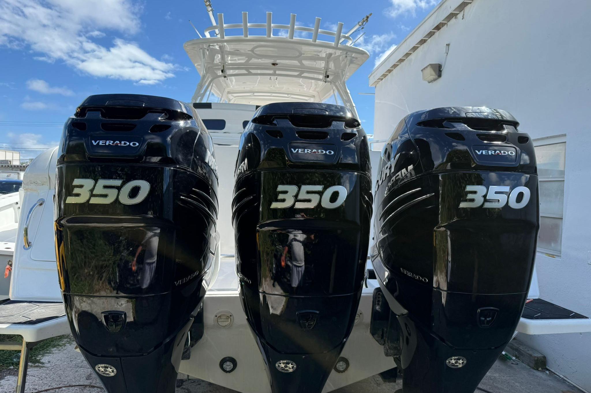 Intrepid 390 Sport Yacht - Fort Lauderdale, FL 33334