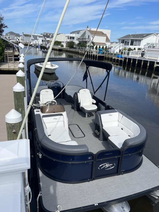 2022 Manitou Aurora LE RF VP - For Sale at Manahawkin, NJ 08050 - ID 595722