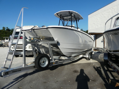 2026 Twin Vee 240 Center Console GFX2