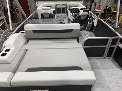 2026 Princecraft Vectra 23 RL SS Swingback Pontoon & Mercury 4-Stroke EFI