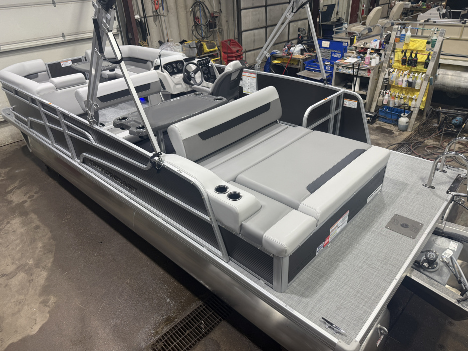 2026 Princecraft Vectra 23 RL Dinette Swingback Pontoon & Mercury 4-Stroke EFI - For Sale at Cedar, MN 55011 - ID 596445