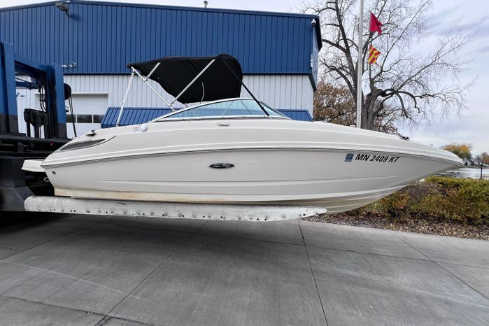 2010 Sea Ray 220 Sundeck - For Sale at Minneapolis, MN 55432 - ID 596513