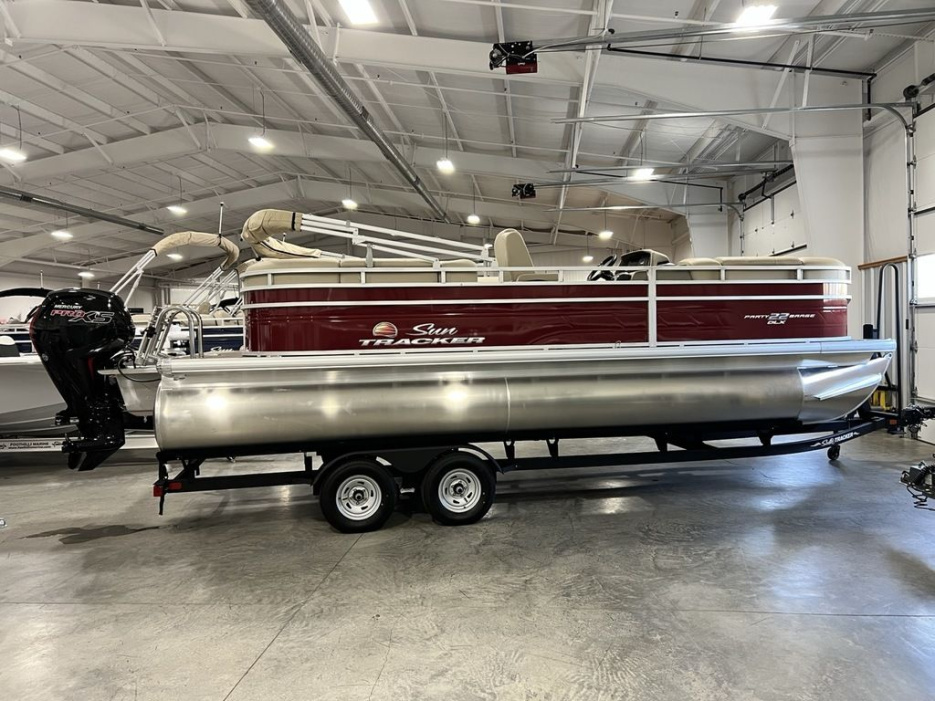 2025 Sun Tracker Party Barge® 22 RF DLX - For Sale at Morganton, NC 28680 - ID 597021