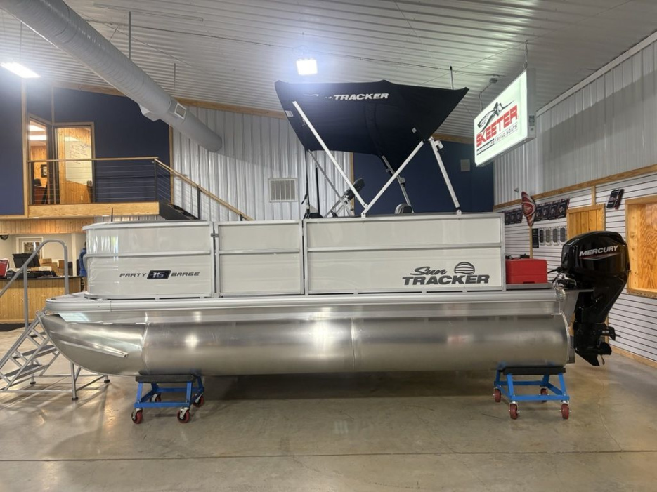 2026 Sun Tracker Party Barge® 16 DLX - For Sale at Morganton, NC 28680 - ID 597112