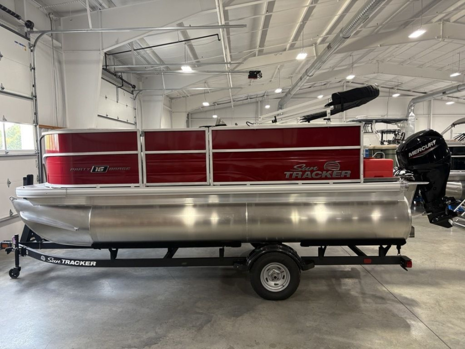 2026 Sun Tracker Party Barge® 16 DLX - For Sale at Morganton, NC 28680 - ID 597145