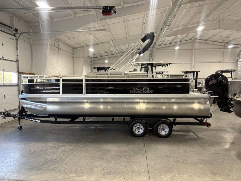2026 Sun Tracker Fishin' Barge® 22 DLX - For Sale at Morganton, NC 28680 - ID 597188