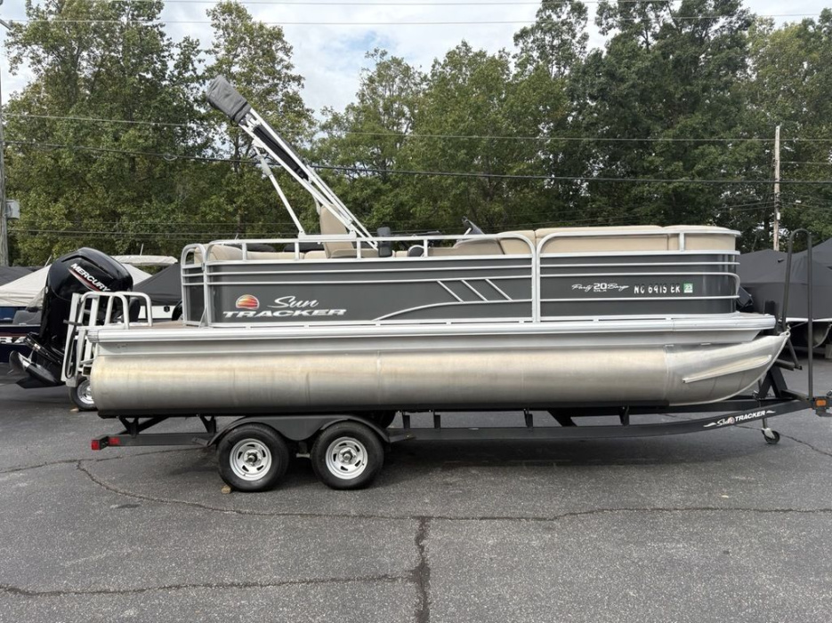 2021 Sun Tracker Party Barge® 20 DLX - For Sale at Morganton, NC 28680 - ID 597235