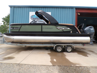 2025 Godfrey AquaPatio 235 SBW iMPACT + Package (29 in. Center Tube)