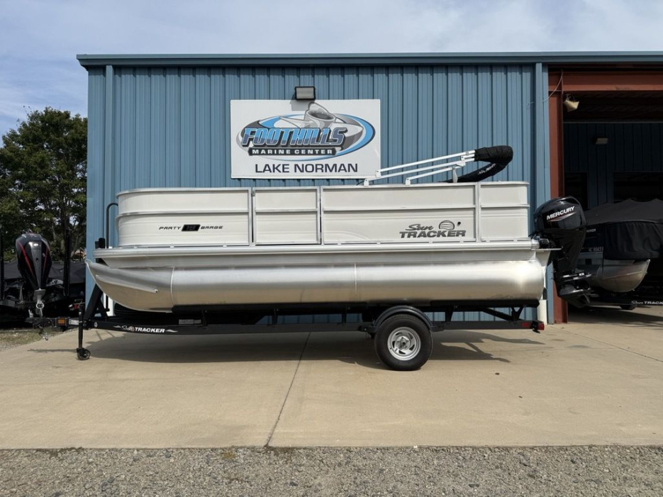 2026 Sun Tracker Party Barge® 18 DLX - For Sale at Mooresville, NC 28115 - ID 597207
