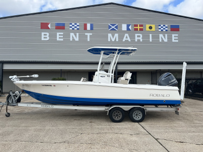 2017 Robalo 246 Cayman