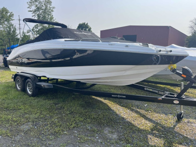2025 Nautic Star 223 DC