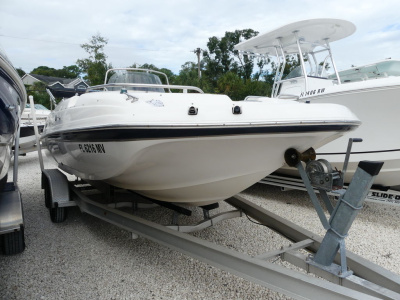 2005 Hurricane SunDeck Sport SS 211 OB