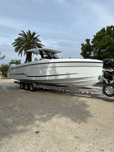 2026 Wellcraft 38 T-Top