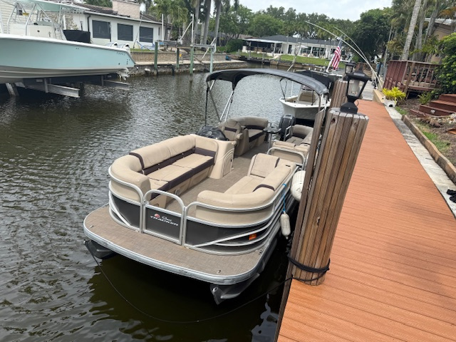 2018 Sun Tracker 24 PARTY BARGE - For Sale at Plantation, FL 33317 - ID 598419