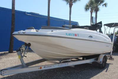 2018 Bayliner 210 Deck Boat