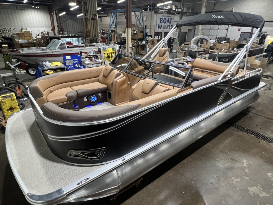 2026 Tahoe LTZ 2385 Swingback (VRB) Windshield Tritoon & Honda 4-Stroke EFI - For Sale at Cedar, MN 55011 - ID 598729