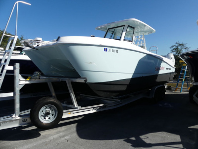 2025 Twin Vee 260 Center Console GFX