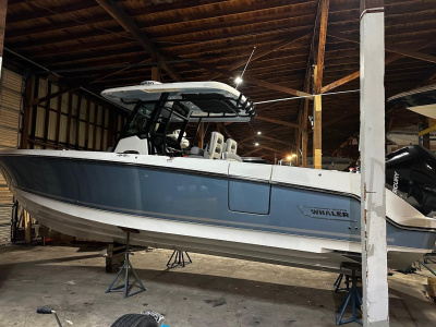 2026 Boston Whaler OUTRAGE 330