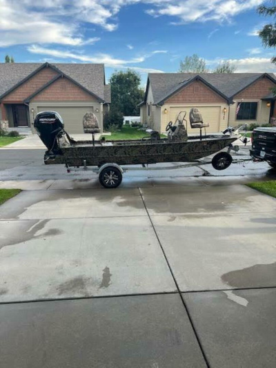 2023 Lowe Roughneck 1860