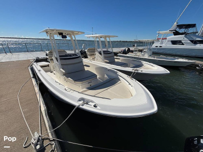2025 Boston Whaler 220 DAUNTLESS