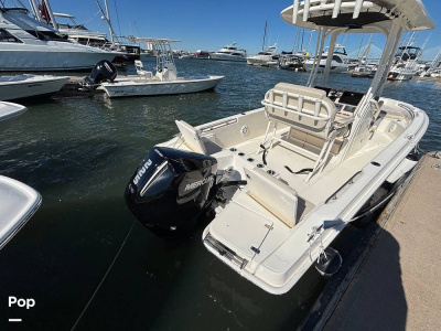 2025 Boston Whaler 220 DAUNTLESS
