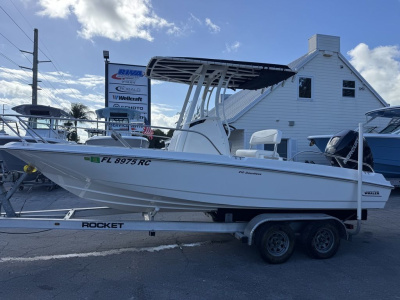 2016 Boston Whaler 210 Dauntless