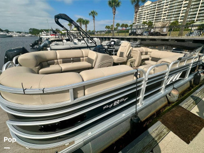 2022 Sun Tracker Party -Barge 22 DLX