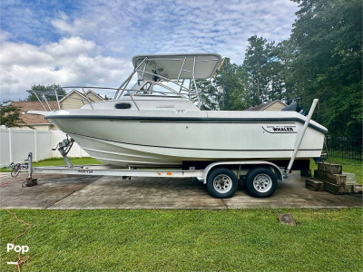 2001 Boston Whaler 23 Conquest