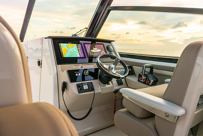 2026 Boston Whaler 330 VANTAGE