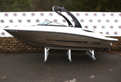 2013 Sea Ray 230 SLX