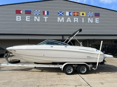 2004 Chaparral 220 ssi