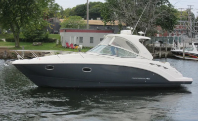 2017 Chaparral 330 Signature