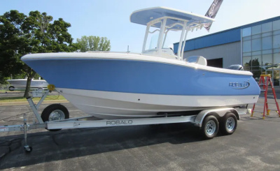 2023 Robalo R230 Center Console