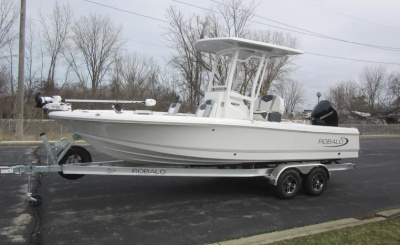 2024 Robalo 226 Cayman