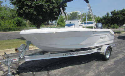 2025 Robalo R160 Center Console