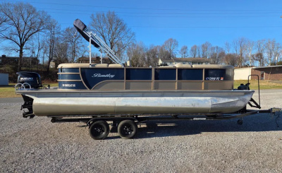 2020 Bentley 220 navigator