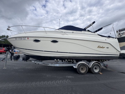 2005 Rinker 270 Fiesta Vee Express Cruiser