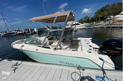 2018 Robalo R227