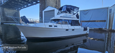 1991 Bayliner 3258 Command Bridge