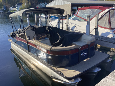 2022 Manitou Aurora LE VP