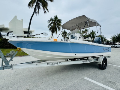 2023 Robalo 206 CAYMAN