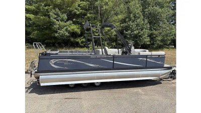 2023 Angler Qwest 8524 FAMILY FISH PRO RA