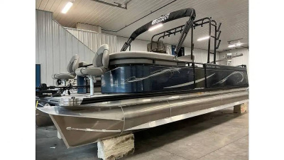 2023 Angler Qwest 8524 PRO TROLL