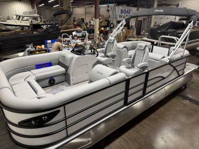 2026 Bentley Legacy 223 Navigator Quad Lounge Tritoon